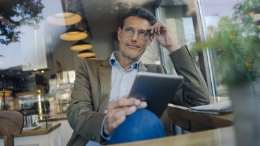Man reading Northwestern Mutual's quarterly market commentary