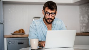 Man reading Northwestern Mutual’s Weekly Market Commentary.